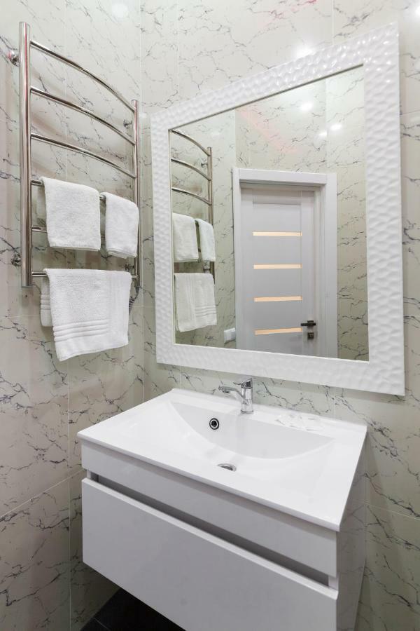 Leogrand One-Bedroom Apartments On Tugan-Baranovskogo 24 Λβιβ Εξωτερικό φωτογραφία